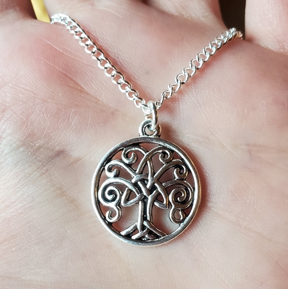 Jewelry - NWOT Silver Celtic Tree of Life Circle Necklace